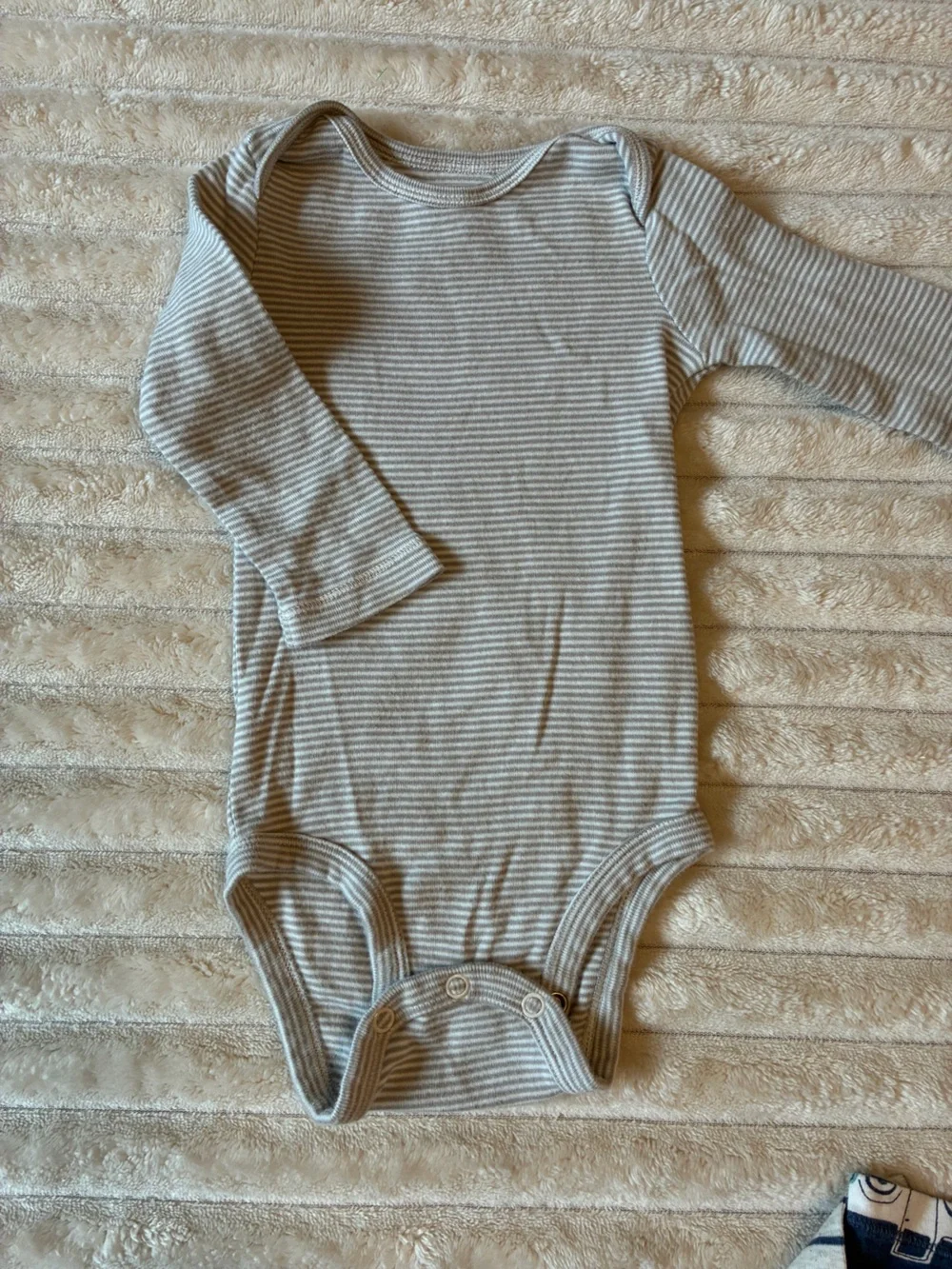 Carter’s 6M Long Sleeve Onesie Bundle — Set of 7 🤍